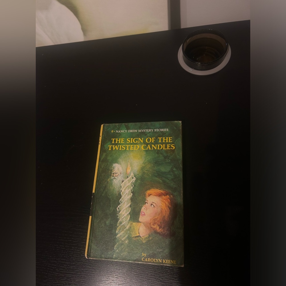 The Sign of the Twisted Candles Book by Nancy Drew